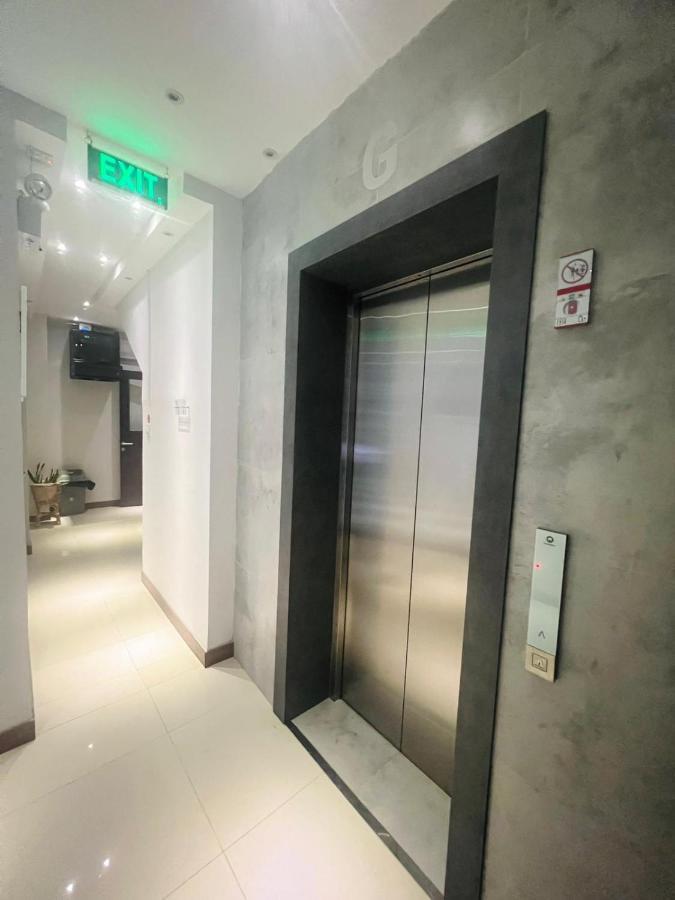 Oxy Suites G-03 At Shop House Meisterstadt Pollux Habibie Batam Exterior foto